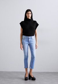 Mother LIL MID RISE DAZZLER FRAY - Karcsúsított farmerek - light blue