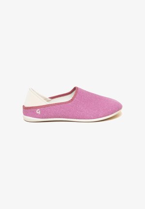Rosa Slipper aus strukturiertem Stoff mit weißen Akzenten. Runder Zehenbereich und niedriges Profil-Design. Kleines Logo an der Seite.