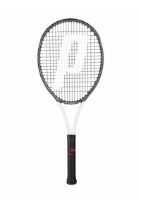 Raqueta de tenis con marco negro y blanco, empuñadura negra y logo "P" en las cuerdas, aislada sobre un fondo blanco.