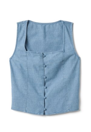 Gilet senza maniche in denim azzurro chiaro con bottoni rivestiti in tessuto sulla schiena e scollatura quadrata.