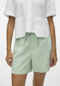 Vero Moda CARMEN NOOS              - Rövidnadrágok - silt green