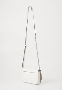 Calvin Klein Jeans SCULPTED FLAP PHONE MONO - Borsa a tracolla - tofu