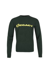 Dunkelgrüner Pullover mit Rundhalsausschnitt und langen Ärmeln, mit auffälligem gelbem "LEGACY"-Schriftzug über der Brust. Schlichte Stricktextur.