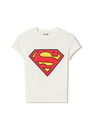 Weißes Baumwoll-T-Shirt mit einem großen roten und gelben Superman-Logo. Kurze Ärmel, runder Ausschnitt und eine glatte Textur.