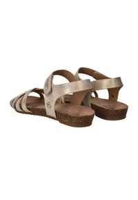 Metalen gouden sandalen met meerdere banden, een gevoerde kurken zool en een verstelbare hielband met een drukknoopsluiting voor een goede pasvorm.