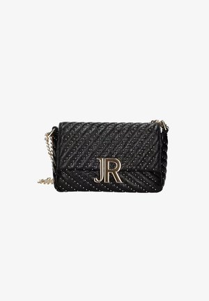 Borsa a tracolla in pelle nera trapuntata con motivo a diamante, hardware argentato e un evidente logo dorato "JR" sul fronte.