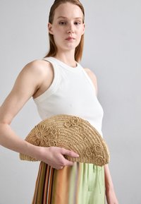 Vanessa Bruno Clutches - naturel