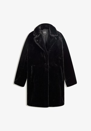Palton negru din blană cu guler tip șal, mâneci lungi și buzunare laterale; textură netedă și culoare uniformă, fără motive sau accente.