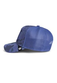 Gorra de béisbol con estampado de camuflaje azul, paneles traseros de malla y un pequeño logo blanco en el lado cerca del ala.