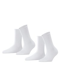 White ankle socks made of cotton blend, featuring a ribbed cuff and reinforced toe, presented in a set of four.