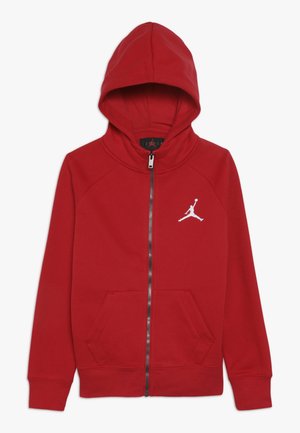 Sudadera con capucha roja con cremallera, hecha de tela suave, con un bolsillo delantero, puños acanalados y un logo blanco de Jumpman en el pecho izquierdo.