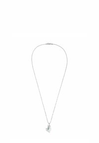 Collana in argento con pendente a forma di cuore in cristallo. Il cristallo è trasparente con sottili riflessi, montato su un semplice anello.