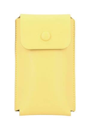 Sárga bőr tasak, fedéllel és nyomógombos zárással. Simas textura, téglalap alakú, és gondos varrási részletek.