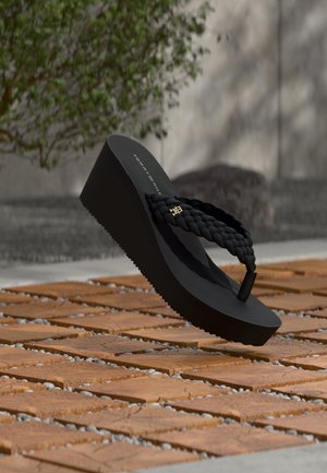 WEDGE BRAIDED - Varvassandaalit - black