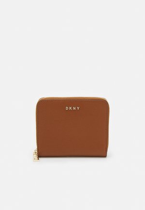 DKNY BRYANT ZIP AROUND - Portefeuille - caramel