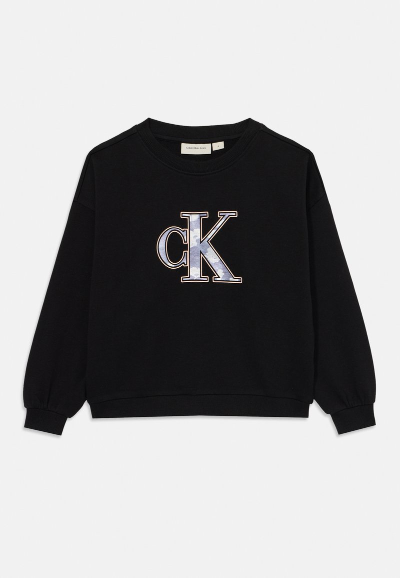 Sweatshirt noir avec un col rond et des manches longues. Présente un grand logo "ck" brodé en bleu et blanc à l'avant. Tissu doux.