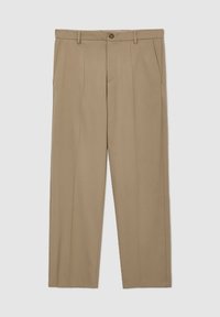 Pantaloni beige su misura realizzati in un tessuto liscio, con vita alta, piega frontale e tasche laterali. Chiusura con bottone in ottone.