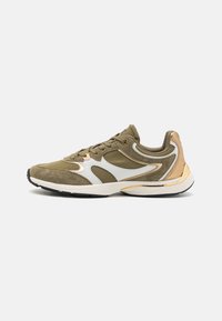 Selected, safari green