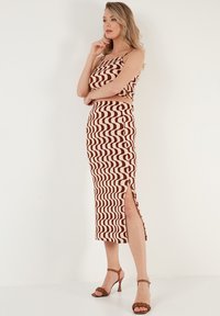 LELA SLIM FIT SET - Pluus - brown white