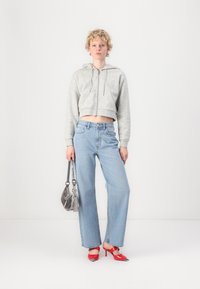 Abercrombie & Fitch Curve Love High Rise 90s Relaxed Jean - Wide Leg - med/light