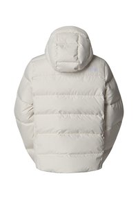 Vit puffjacka med huva, med vadderade sektioner, mjuk struktur och en logotyp på baksidan. Minimalistisk design utan ytterligare detaljer.