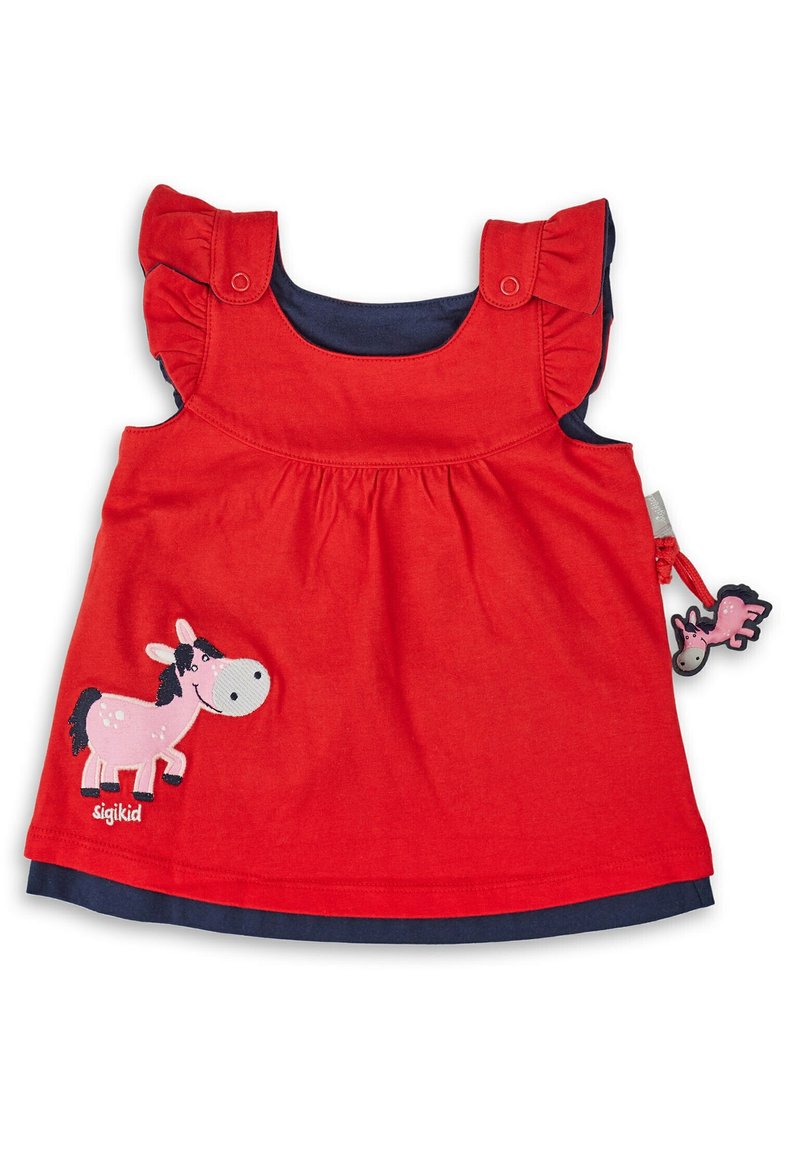 Vestido rojo sin mangas con tirantes con volantes, que cuenta con una capa inferior azul marino, un bordado de un caballo rosa y una etiqueta con un personaje ecuestre a juego.