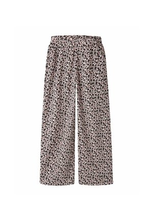Pantalon large rose clair avec imprimé léopard noir et petit rouge et une ceinture élastique.