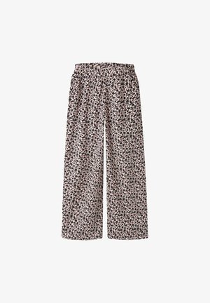 Pantalon large rose clair avec imprimé léopard noir et petit rouge et une ceinture élastique.