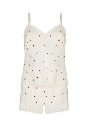 Crèmekleurige hemdtop en shortset met kleine rode kersenprint en kanten afwerking bij de halslijn en zoom.