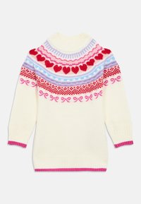 Džemper boje kreme s visokim rebrastim ovratnikom. Ima šareni uzorak srca i mašni u crvenoj, ružičastoj, ljubičastoj i plavoj boji. Ružičasti rebrasti manšeti.