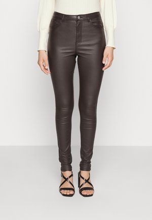 Vero Moda VMSOPHIA COATED JEANS - Παντελόνι - coffee bean