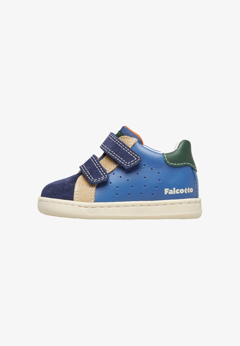 Sneaker per bambini blu, navy, beige e verde con doppie fascette in velcro, lato perforato e suola bianca contrassegnata da "Falcotto".