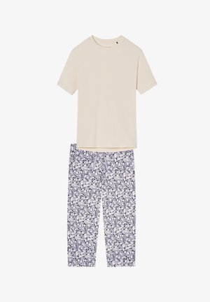Lyhythihainen kerma-beige paita yhdistetty valkoisiin pyjamahousuihin, joissa on sininen ja keltainen kukkakuvio ja nyörivyötärö.
