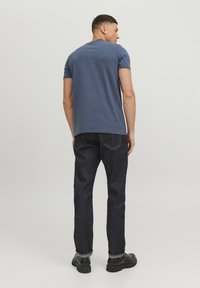 R.D.D. ROYAL DENIM DIVISION RDD DAN - Základné tričko - ombre blue