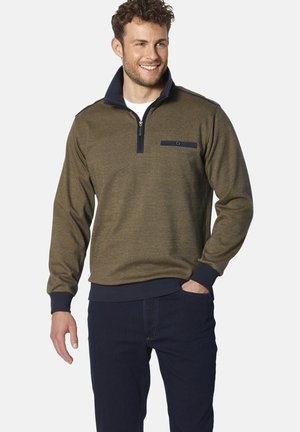 Olivgrüner Pullover mit hohem Kragen, Reißverschluss vorne und marineblauen Akzenten. Verfügt über eine Brusttasche sowie gerippte Bündchen und Saum.