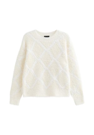 Crèmekleurige, pluizige trui met een ruitpatroon, lange mouwen en een ronde hals, weergegeven op een witte achtergrond.