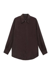 Camicia a maniche lunghe in tessuto marrone scuro con colletto a punta, chiusura anteriore con bottoni e orlo dritto. Texture liscia e fitting morbido.