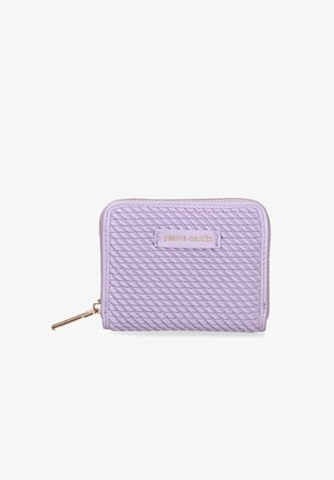 Portafoglio a zip viola realizzato in materiale tessuto intrecciato, con una placca del logo in tono oro e una chiusura a zip con un tirante metallico.