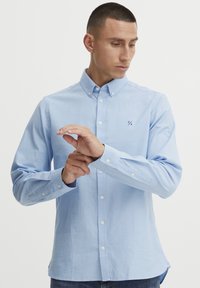 Casual Friday ANTON jasnoniebieski