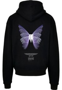 Sweat à capuche noir avec un grand motif papillon violet et des lettres blanches stylisées "MG" dans le dos, accompagné d'un petit texte blanc en dessous.