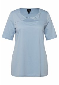 Vaaleansininen lyhythihainen T-paita, joka on valmistettu miellyttävästä kankaasta. Paita on varustettu kaarevalla kaula-aukolla, jossa on kiertoelementti rinnassa.