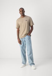 Calvin Klein COMFORT FIT - Jednoduché tričko - brindle