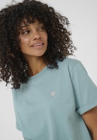 Kaffe KAEMILY  - Printtipaita - trellis w. silver heart