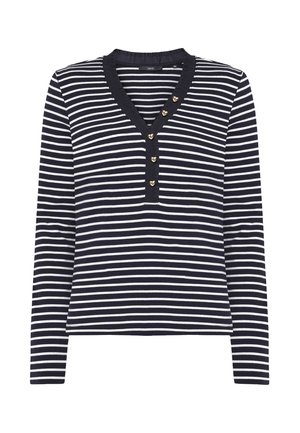 Granatowo-biała, długorękawowa koszulka w paski z dekoltem w serek i pięcioma małymi guzikami w kształcie serca wzdłuż linii szyi.