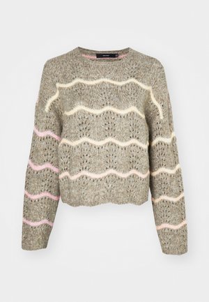 Pull court en tricot de couleur gris doux avec des motifs ondulés rose et crème, présentant un col rond et des manches longues. Design de tissu texturé.