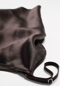 Intimissimi MIT V-AUSSCHNITT - Maglia del pigiama - black