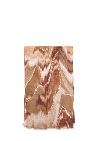 Sciarpa marrone e beige con un motivo astratto e ondulato, caratterizzata da una texture morbida e bordi sfibrati. Tessuto leggero.
