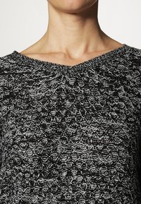 Noisy May Stickad klänning - black