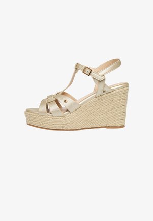 Keilabsatz-Espadrille-Sandale mit goldenen Lederriemen, T-Riemen-Design, verstellbarer Schnalle und geflochtener Juteboden.