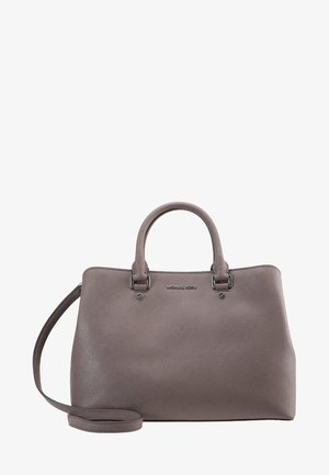 Sac à main Michael Kors en cuir taupe avec deux poignées, une bandoulière amovible et un logo argenté à l'avant, présenté sur fond blanc.